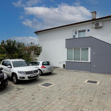 Apartman Laura Krk Town Bagian luar foto