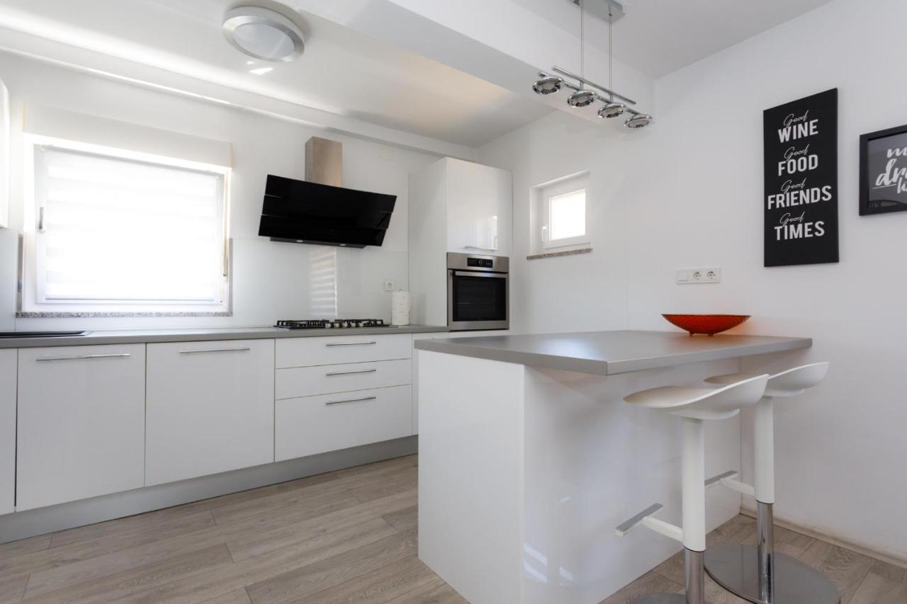 Apartman Laura Krk Town Bagian luar foto