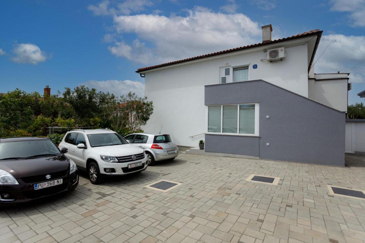 Apartman Laura Krk Town Bagian luar foto