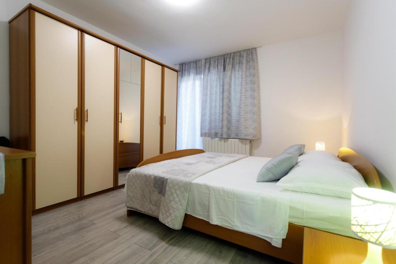Apartman Laura Krk Town Bagian luar foto