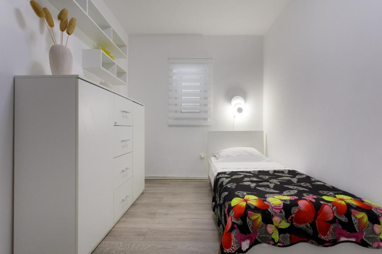 Apartman Laura Krk Town Bagian luar foto