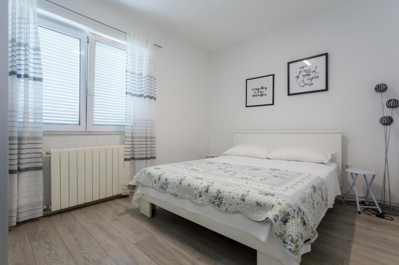 Apartman Laura Krk Town Bagian luar foto