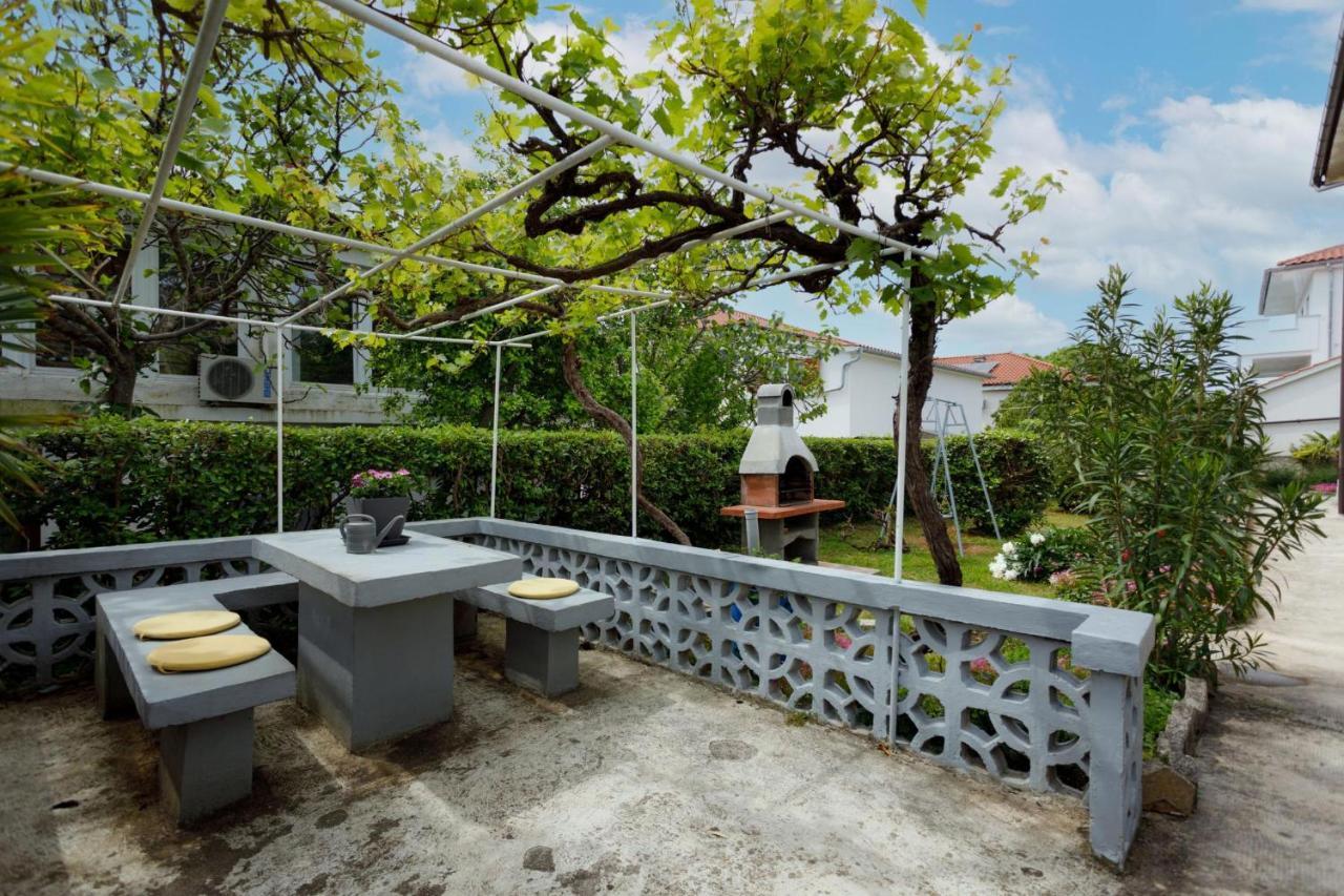 Apartman Laura Krk Town Bagian luar foto